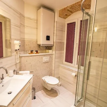 ラグジュアリー ルームズ ルシジャ アンド ルカ