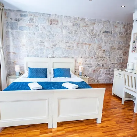 ラグジュアリー ルームズ ルシジャ アンド ルカ ゲストハウス 4*