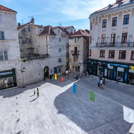 ラグジュアリー ルームズ ルシジャ アンド ルカ ゲストハウス 4*