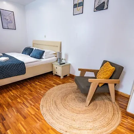 ラグジュアリー ルームズ ルシジャ アンド ルカ ゲストハウス 4*