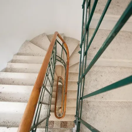 ラグジュアリー ルームズ ルシジャ アンド ルカ
